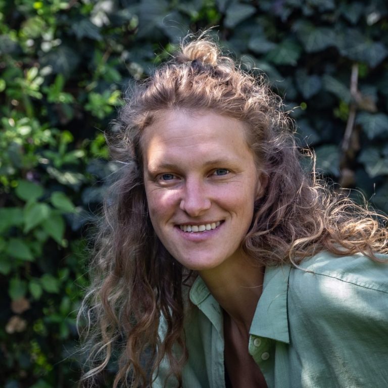 Frani von frani-ProzessErleben aktive selbstständige Frau - Multipreneurin
